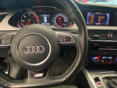 AUDI A4 2.0 TDI 143 ch - S line