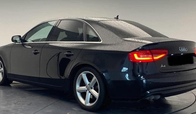 AUDI A4 2.0 TDI 143 ch - S line