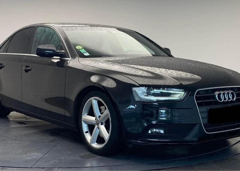 AUDI A4 2.0 TDI 143 ch - S line